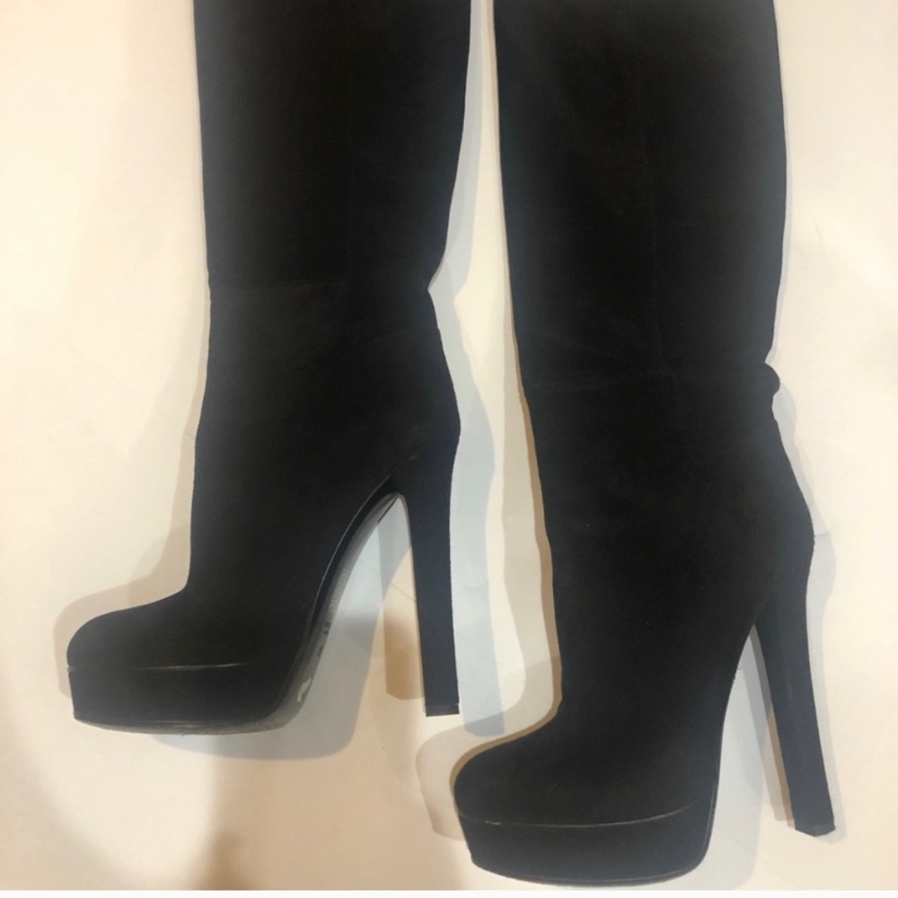 Gorgeous Gucci Suede Boots